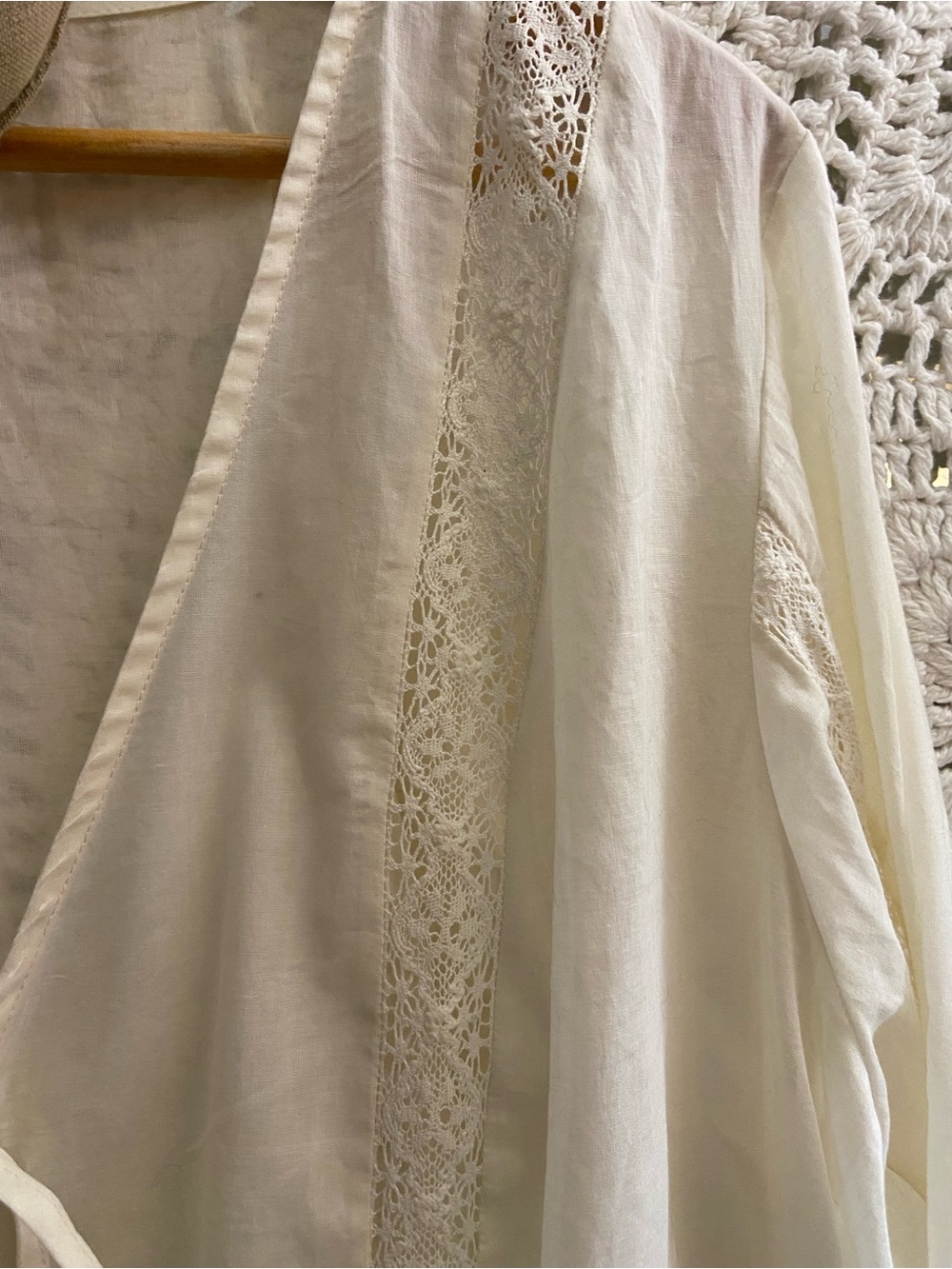NWT Torrid Festi 2X White Lace Bell Sleeve Hi Low Boho Top - Picture 2 of 11